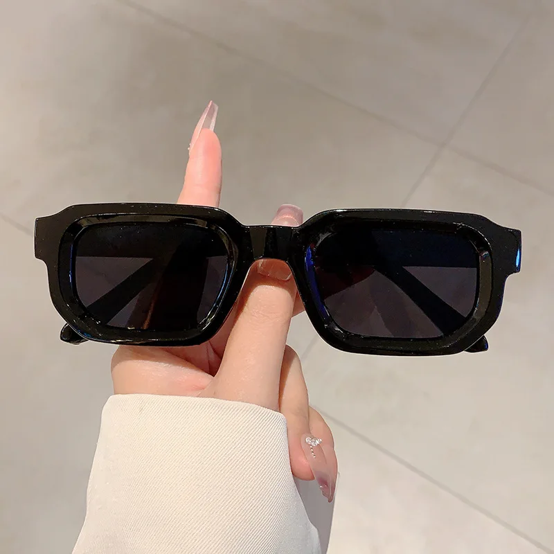 نظارات شمسية بإطار مستطيل كلاس - مراجعة Luxury Lifestyle Men وسعره
